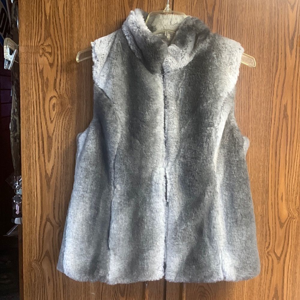 Fuda Reversible Faux fur Vest Sz M NWT
